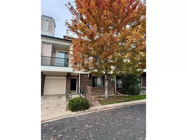 MLS: 5774678 Condo For Sale