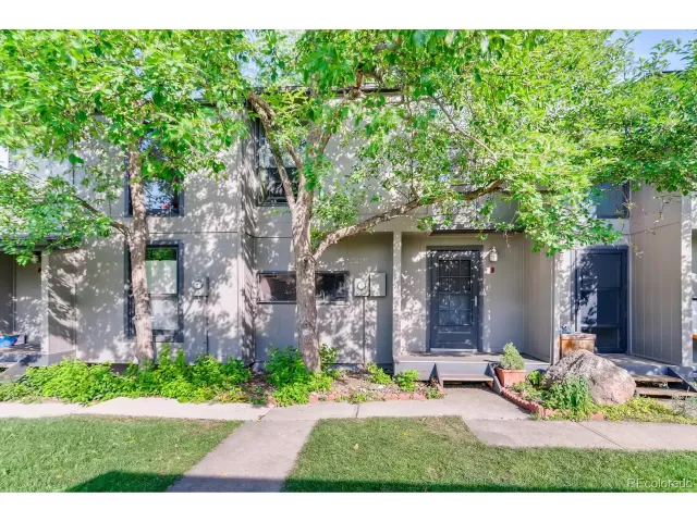 MLS: 5907552 Condo For Sale