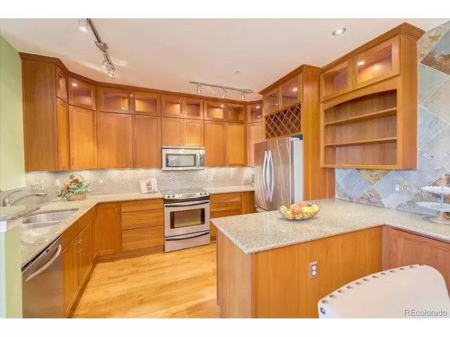 MLS: 5908832 Condo For Sale