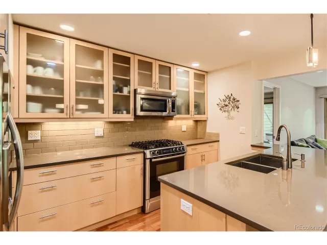 MLS: 6000275 Condo For Sale