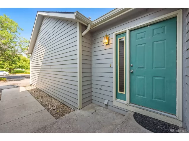 MLS: 6004842 Condo For Sale