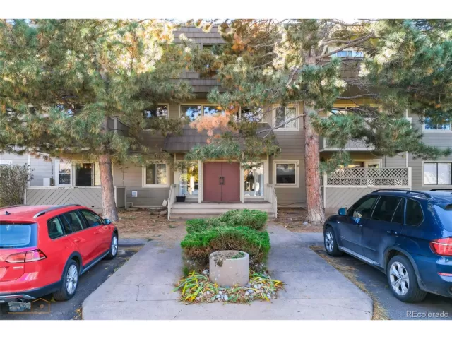 MLS: 6050438 Condo For Sale