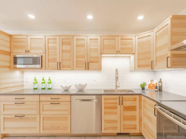 MLS: 6054850 Condo For Sale