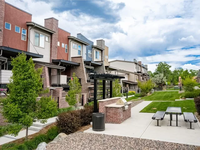 MLS: 6122631 Condo For Sale