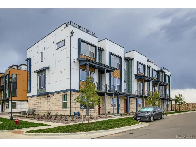 MLS: 6133734 Condo For Sale