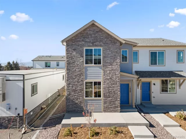 MLS: 6275914 Condo For Sale