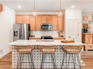 Photo #5: 6388836 Listing