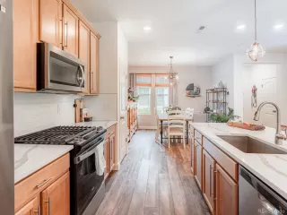 Photo #6: 6388836 Listing