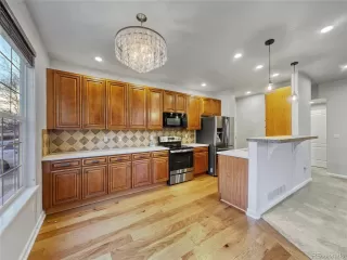 Photo #5: 6399501 Listing