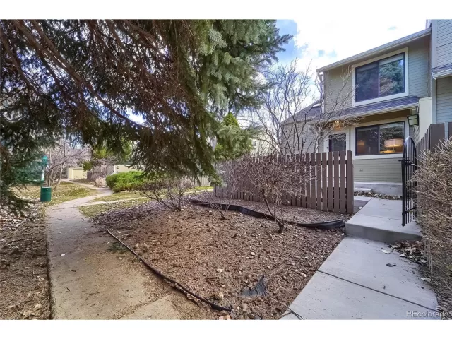 MLS: 6580135 Condo For Sale