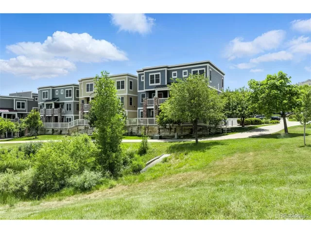 MLS: 6598000 Condo For Sale