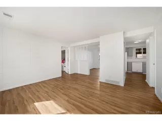 Photo #6: 6708900 Listing