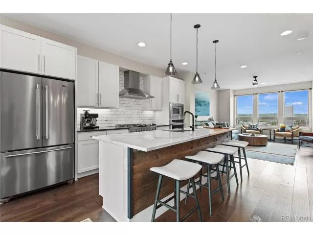 MLS: 6724051 Condo For Sale