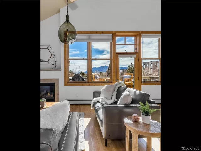 MLS: 6766134 Condo For Sale