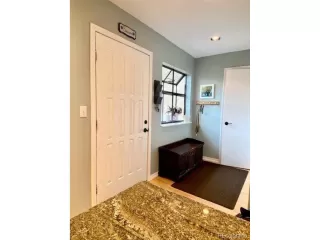 Photo #3: 6832800 Listing