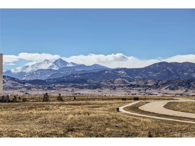 MLS: 6857673 Condo For Sale