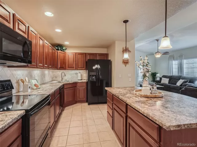 MLS: 6892344 Condo For Sale