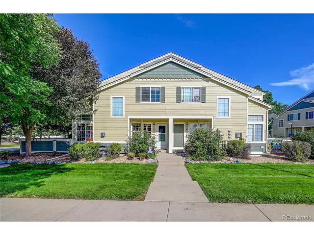 MLS: 6904000 Condo For Sale