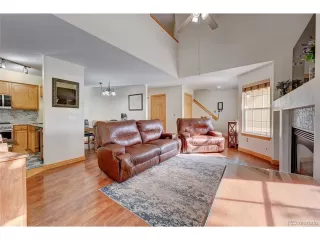 Photo #6: 6904000 Listing