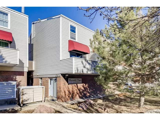 MLS: 6915133 Condo For Sale