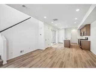 Photo #3: 6947971 Listing