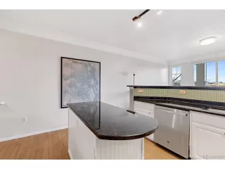 Photo #5: 6978798 Listing