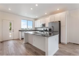 Photo #3: 6984916 Listing