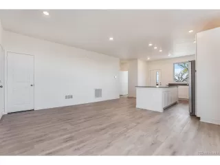 Photo #6: 6984916 Listing