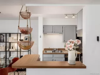 Photo #5: 7115891 Listing