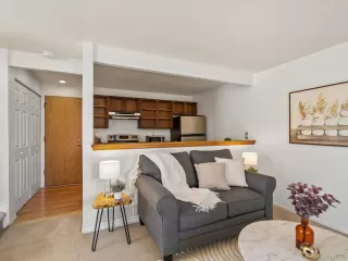 Photo #3: 7161299 Listing