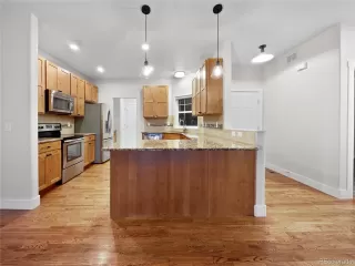 Photo #5: 7405662 Listing