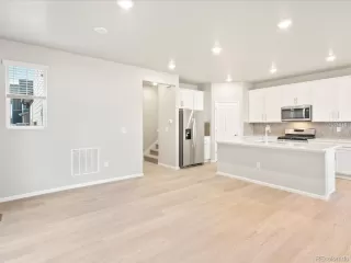 Photo #5: 7427340 Listing