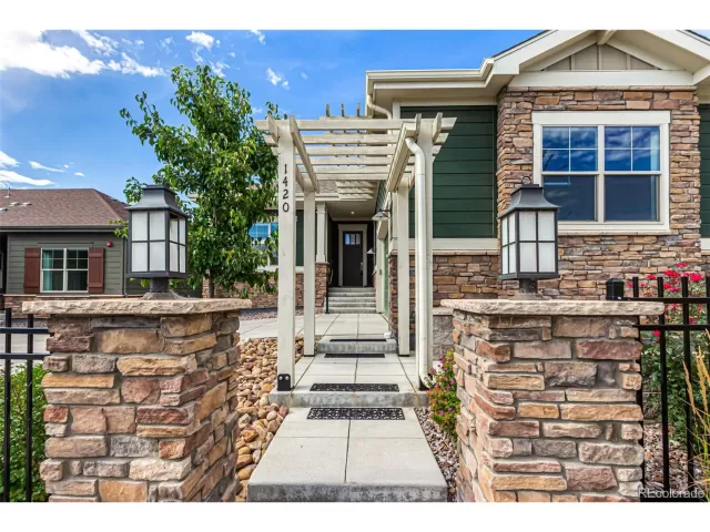 MLS: 7575686 Condo For Sale