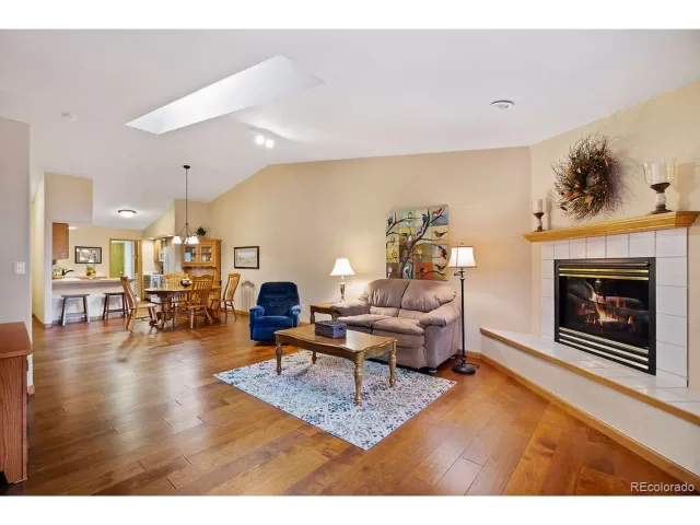 MLS: 7582338 Condo For Sale