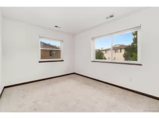 Photo #5: 7598400 Listing