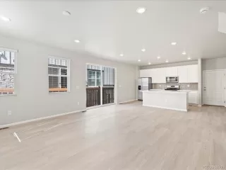 Photo #6: 7610660 Listing