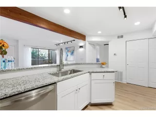 Photo #5: 7656723 Listing