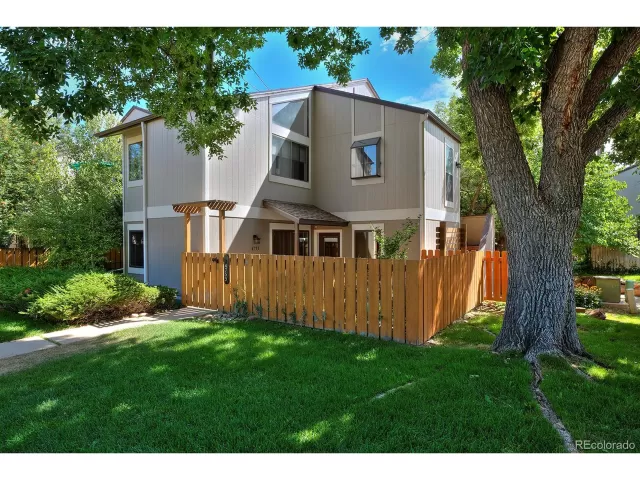 MLS: 7662756 Condo For Sale