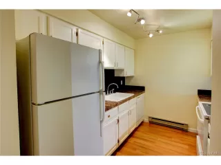 Photo #6: 7761785 Listing