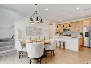 Photo #5: 7788347 Listing 