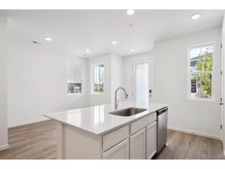 Photo #6: 7955729 Listing