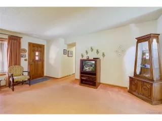 Photo #4: 8160296 Listing