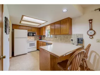 Photo #6: 8160296 Listing