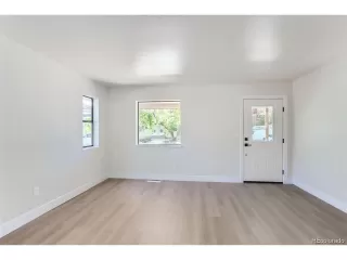 Photo #3: 8240908 Listing