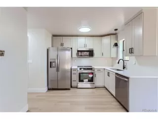 Photo #6: 8240908 Listing