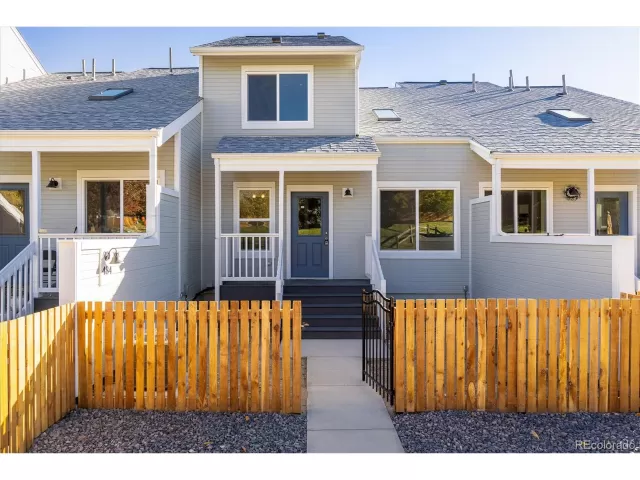 MLS: 8253768 Condo For Sale