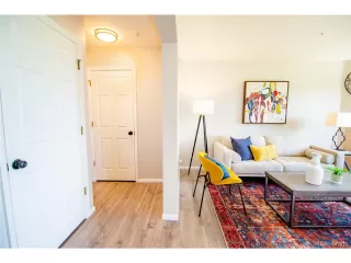 Photo #6: 8324291 Listing