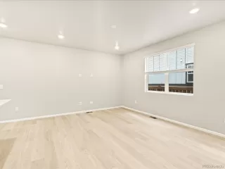 Photo #6: 8365095 Listing