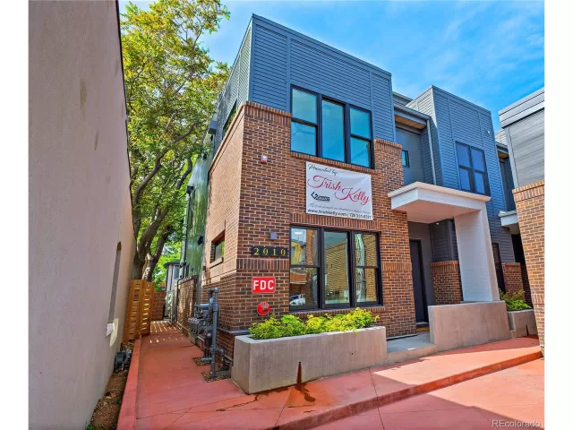 MLS: 8371112 Condo For Sale