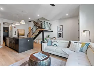 Photo #5: 8371112 Listing